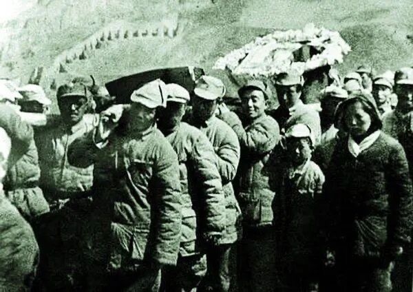 1935年11⽉，中共驻共产国际代表团的张浩（本名林育英，黄冈人，林彪的堂兄）从