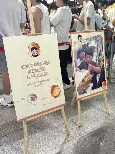 【走红网络之后，卖烤馒头大姐成青岛地铁合伙人】卖烤馒头大姐被邀请成青岛地铁合伙人