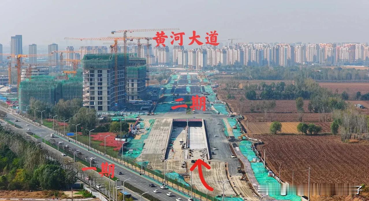 突然有一个问题：济南黄河大道一期与黄河大道二期如何连接实现快速化？

济乐高速东