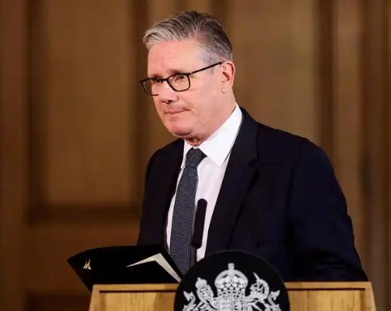 英国新任首相就职后的首通外事通话打给了泽连斯基：英国对乌克兰的支持“坚定不移”