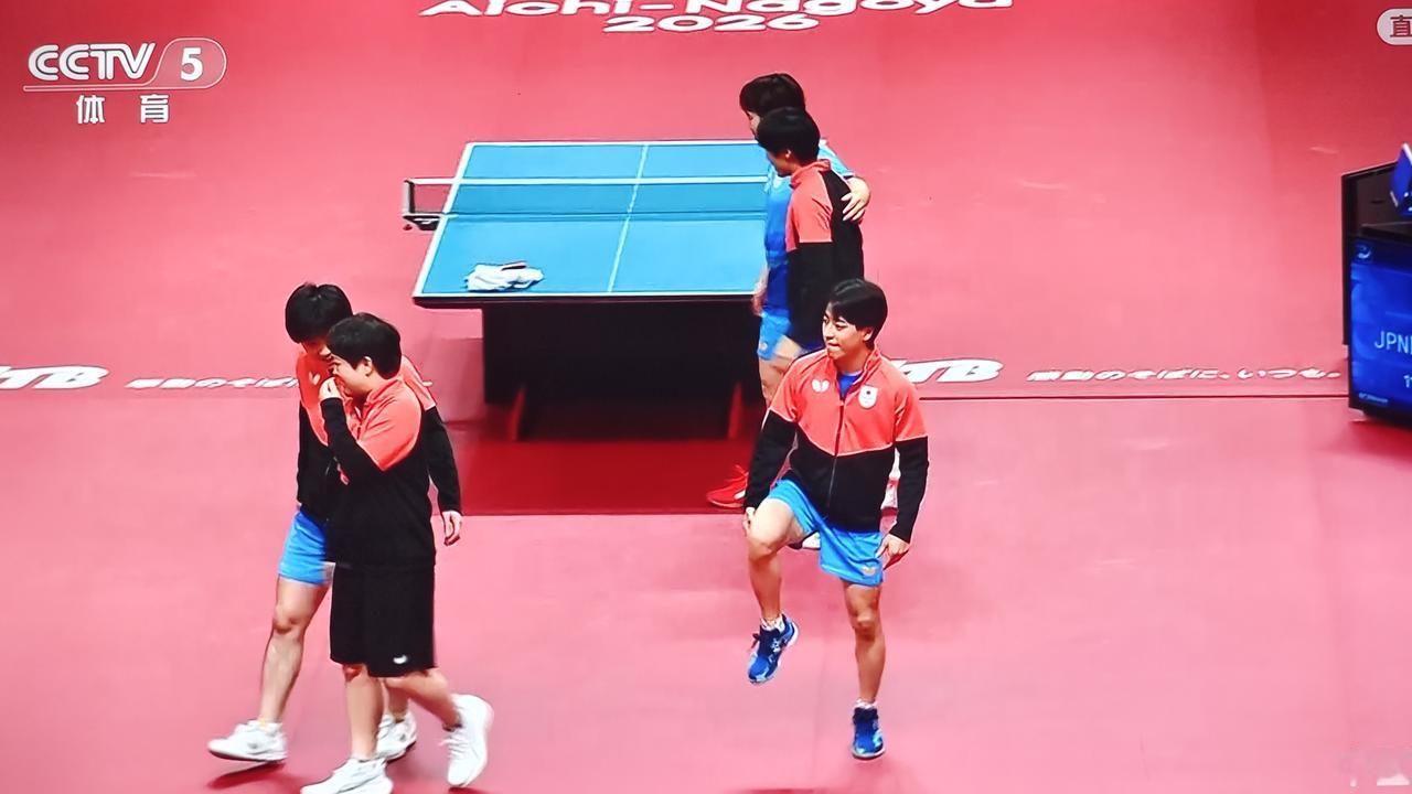 很遗憾中国男团2-3败给日本队丢掉亚运会金牌。
这个比赛结果其实在意料之中，也客