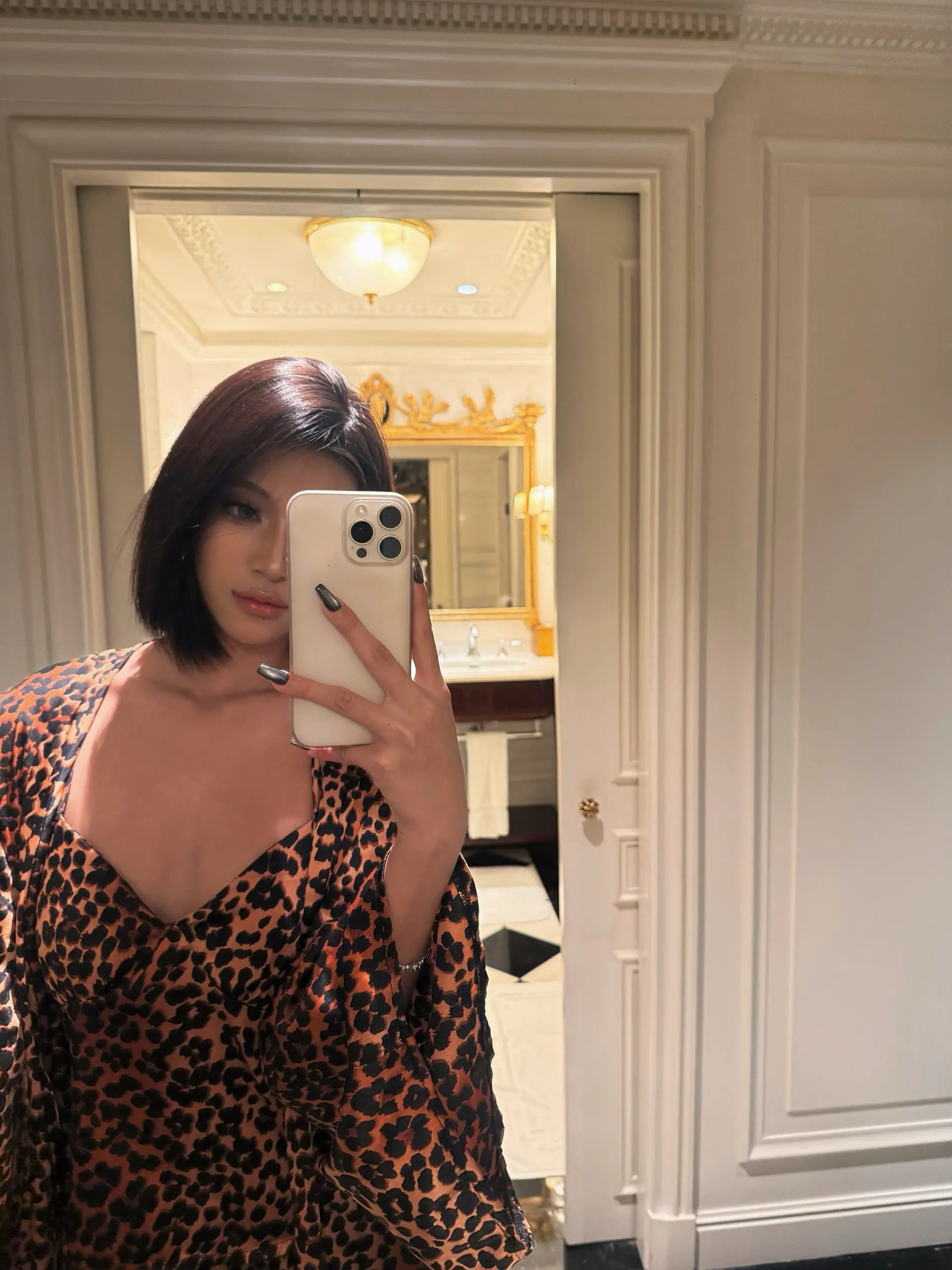 总有人在背后打听我是什么人 我是你主人