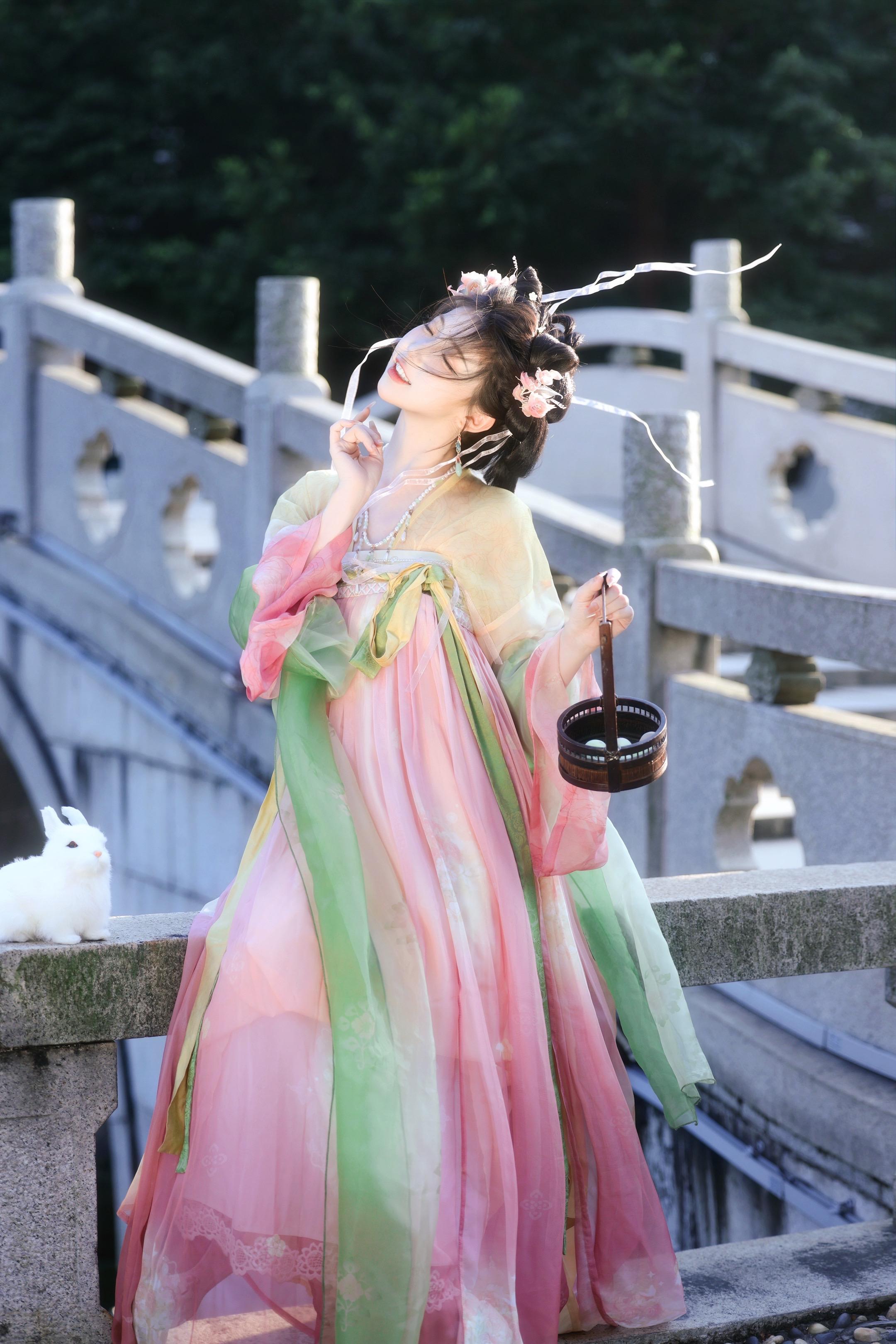 无忧无虑的小女娘。去年拍的小倩～