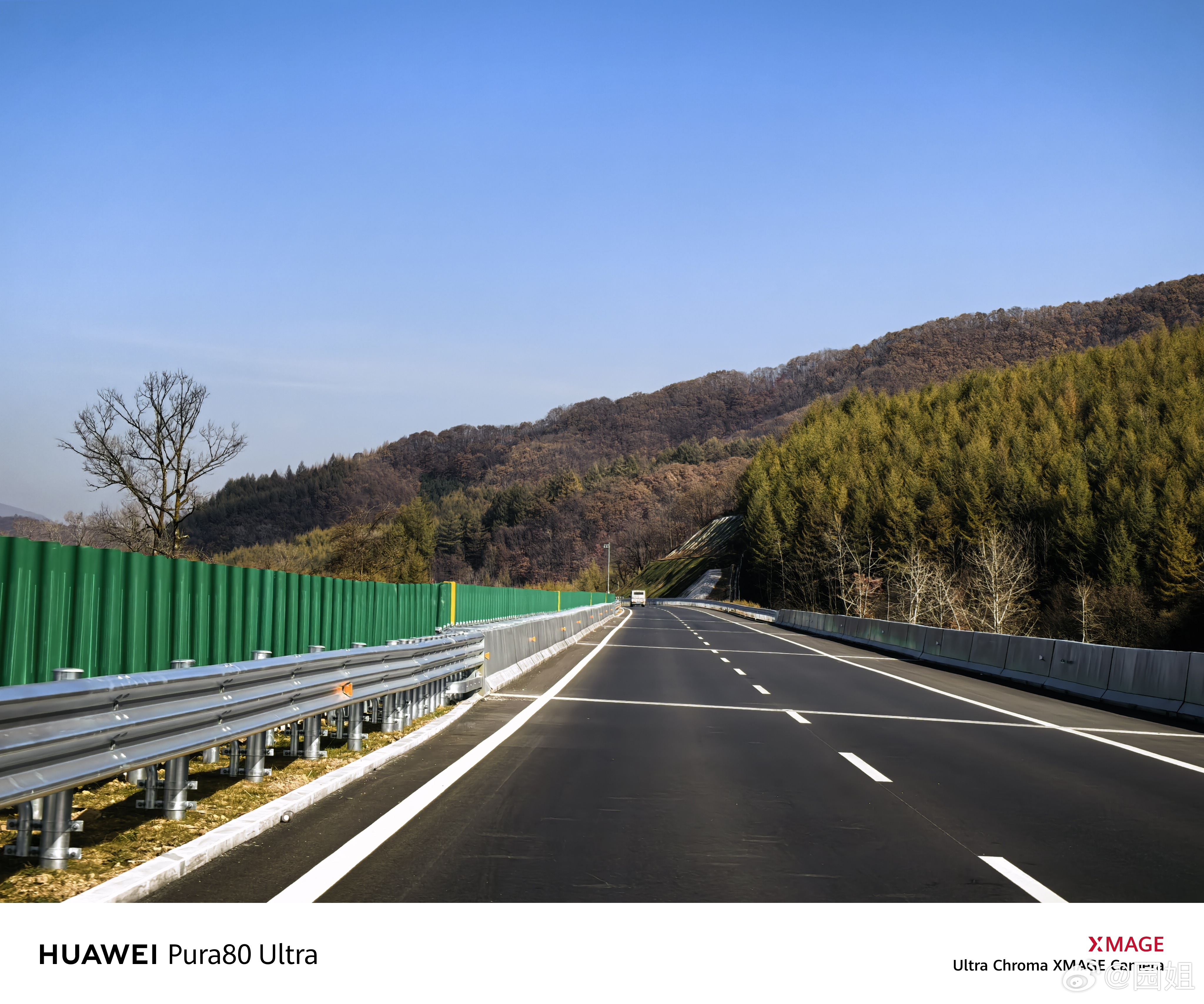 路上风景真美，这个季节东北入冬前，树叶都变黄了，色彩很丰富[挤眼] ​​​