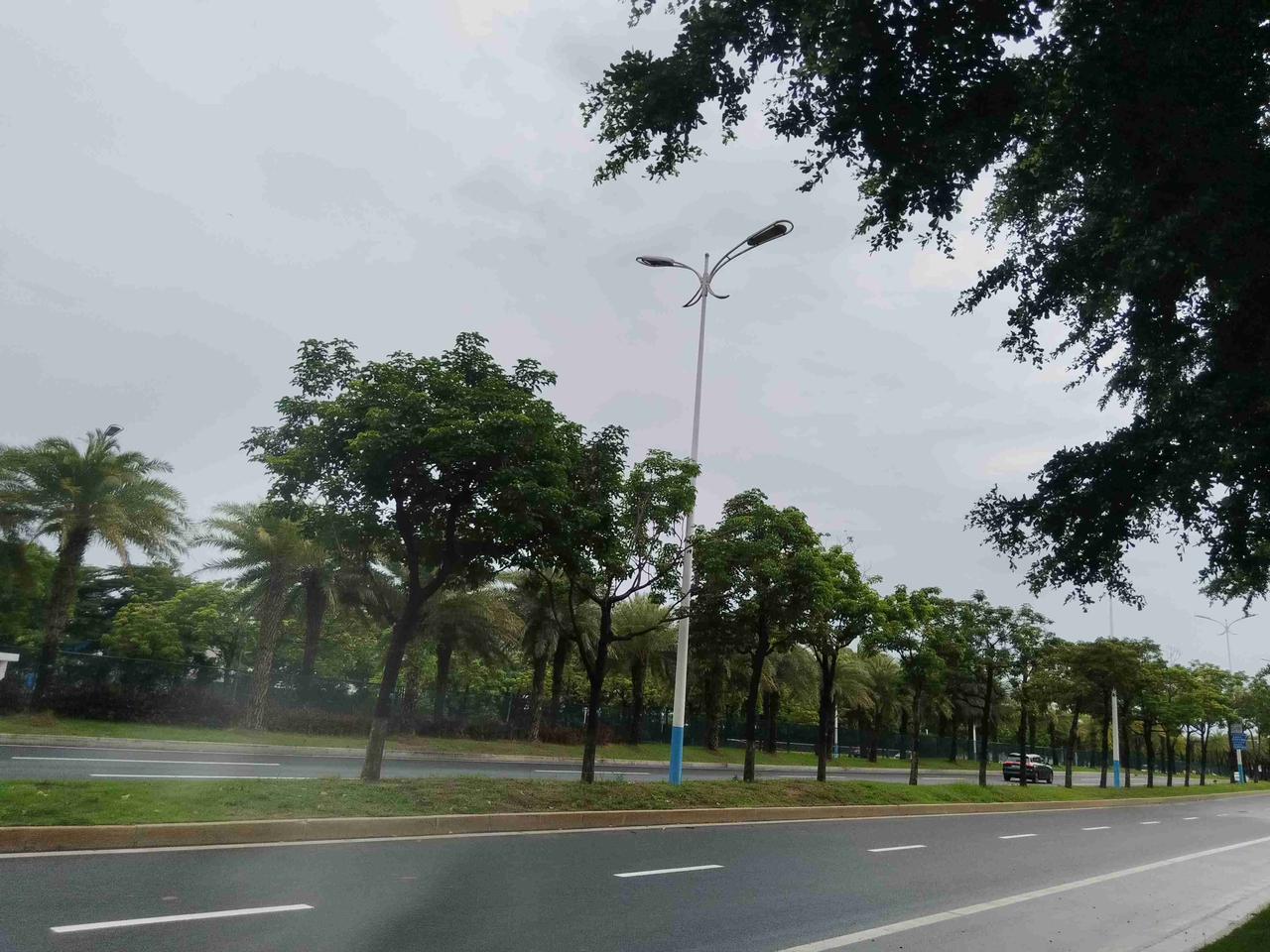 我的今日状态：😁轻松愉快
我这里的天气：🌈雨过天晴
雨终于停了，一丝凉风轻轻
