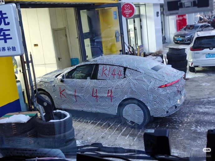 疑似小鹏MONA SUV一个大溜背按照这个曝光节奏，小鹏今年的新车型第一个来的可