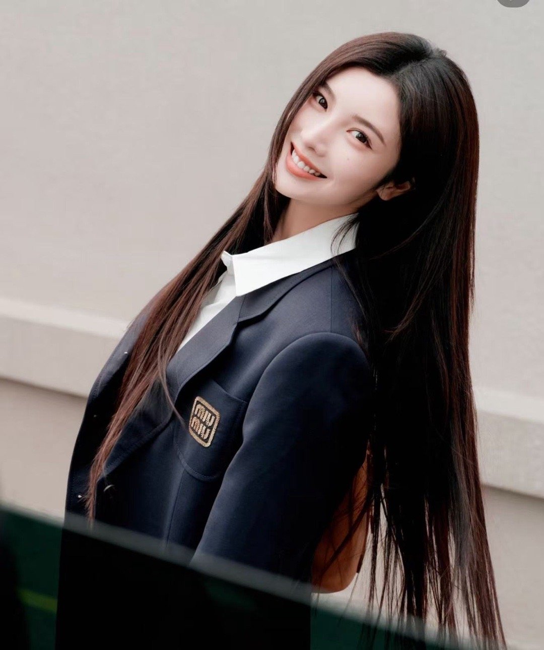 戴燕妮歌名跟马拉松一样长 刚跑完5000米还能开唱，戴燕妮的体能和嗓音都在线。新