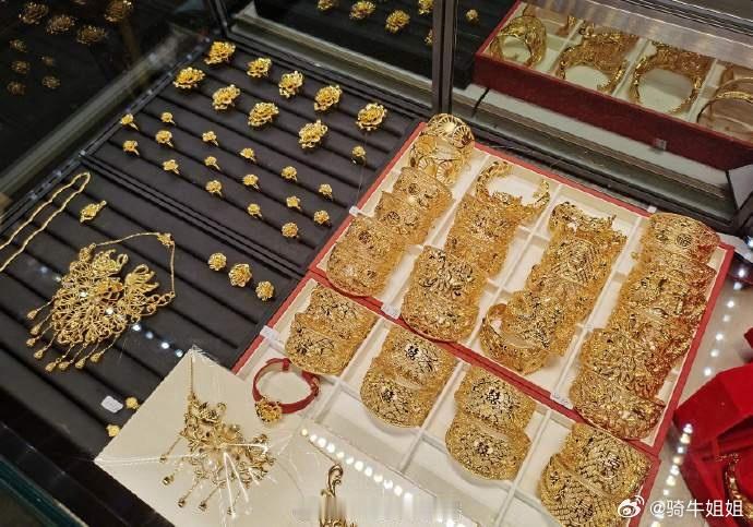 金饰克价涨到1027元2023年9月1日，全球黄金市场再次迎来了一波强劲的上涨行