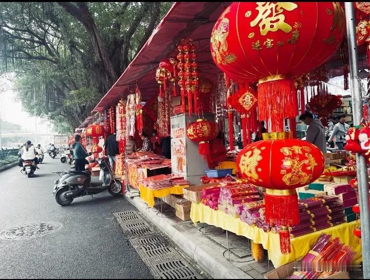 马上过春节了，这是中国人自己的传统习俗，现在的春节的传统习俗慢慢的变得简单了，甚