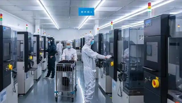 中国创新极有可能改变世界经济格局。近40余年改革开放，中国发展迅猛。在能源危机中