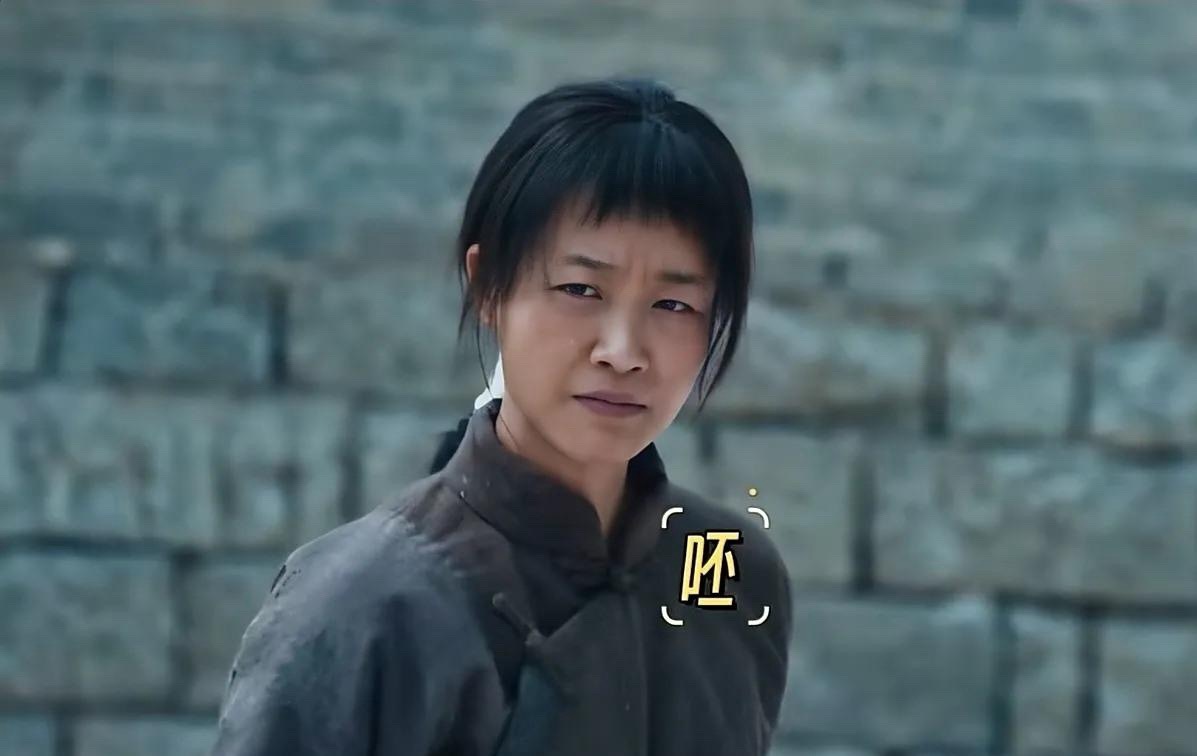 估计蓝盈莹压力也很大吧，她辗转反侧睡不着，怎么也想不通啊，明明在电视剧《生万物》