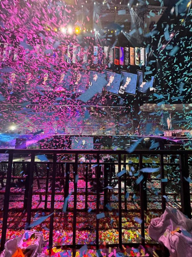 抽4个人去看演唱会！酒店+机票+演唱会门票全包！不要的可折现6000元！想干嘛干