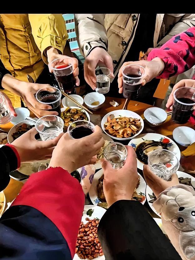 好多朋友都发文说：春节不走亲访友了，过一个真正清静舒心的节日。
说是这么说，怎么