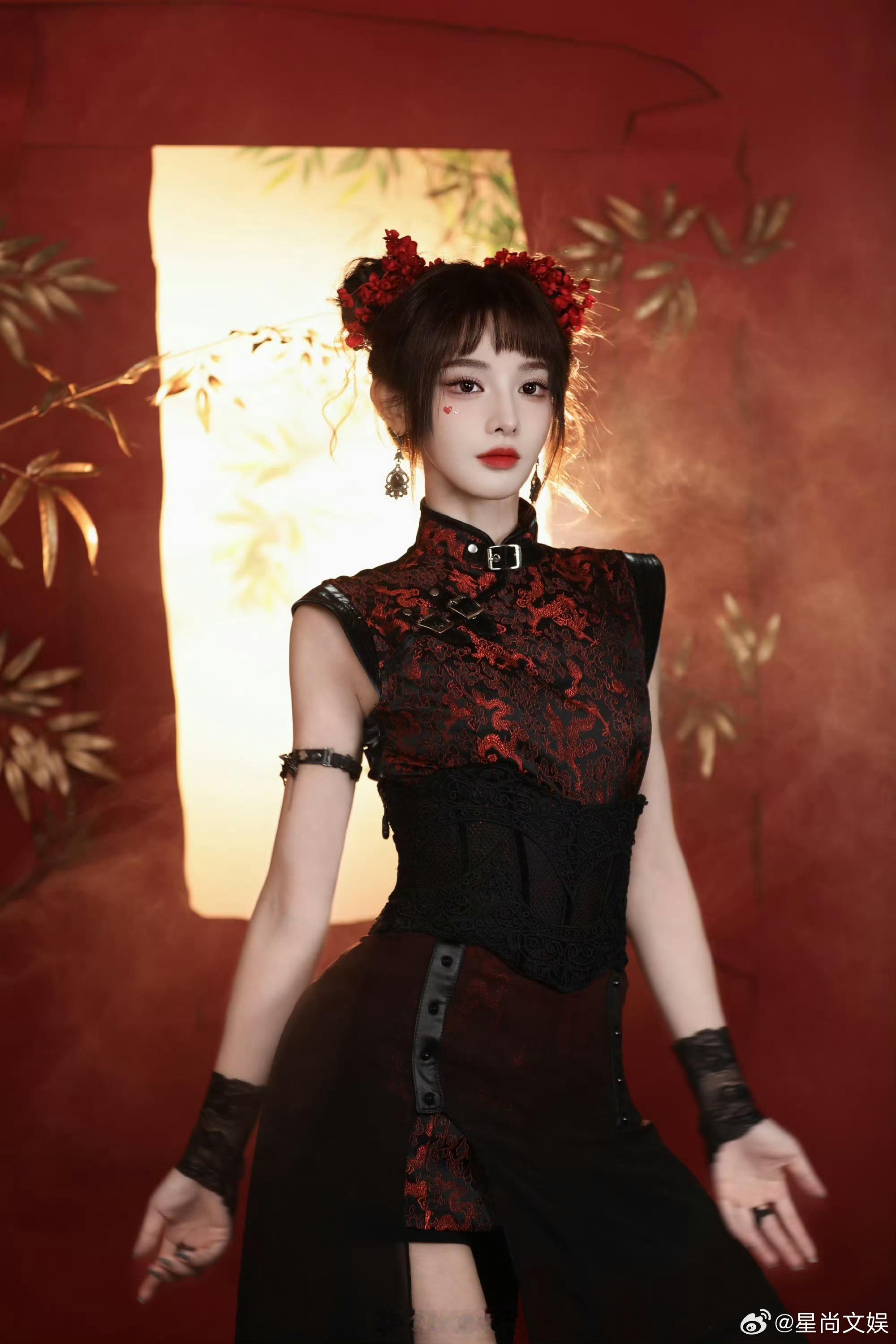 彭小苒谁家福娃跑出来了 哈哈哈哈网友的嘴是开过光吧，彭小苒这造型，可不就是从福娃