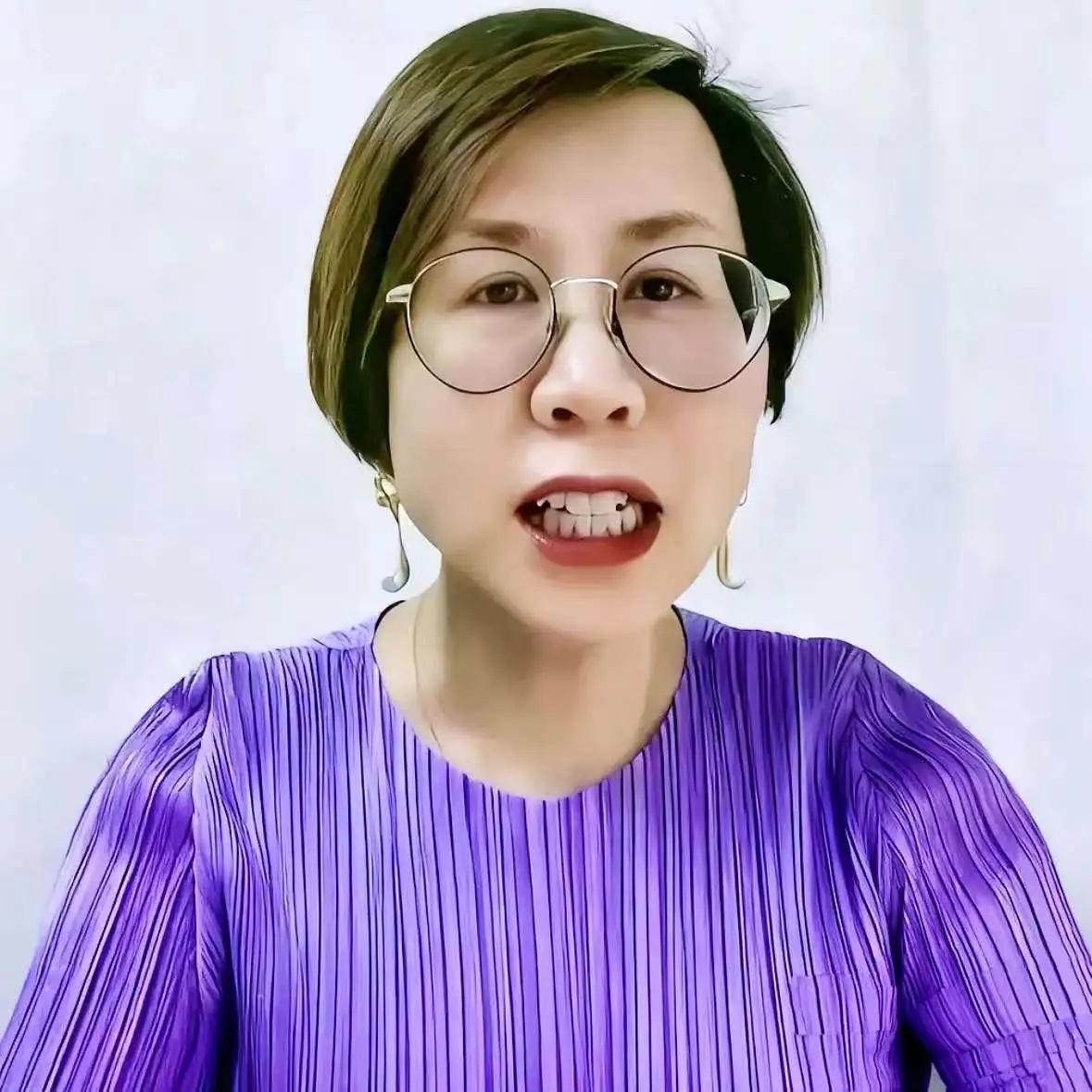 项立刚这次骂的真是太解气了！

项立刚批评某些法学专家的双重标准：一方面主张与西