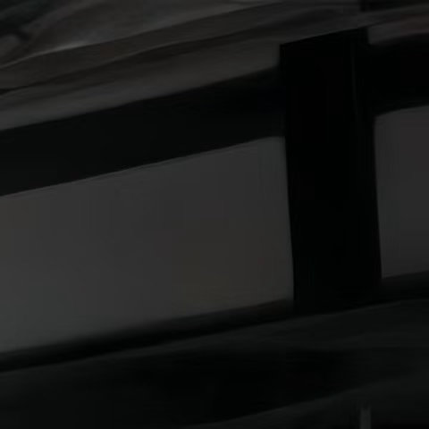 懂得承担责任的人才会让人放心，愿意承担责任的人才能不断进步。 