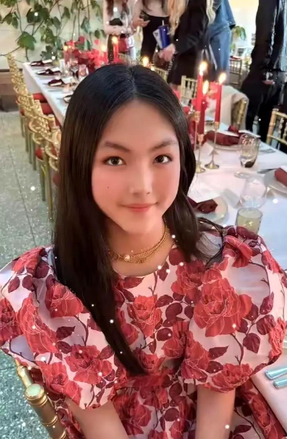 王诗龄才14岁，就已经在英国参加上流社会的晚宴了，这事儿在网上炸开了锅。大家纷纷