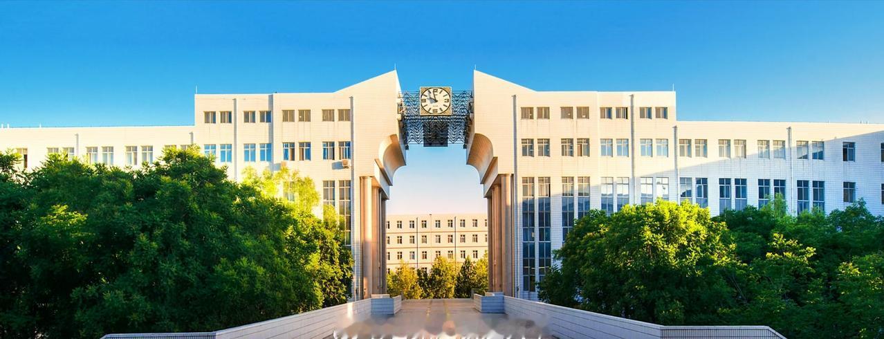 七十二载弦歌，共赴经贸新章；
七十二年一瞬，岁月如诗入盏。
商道墨香盈袖，智理星