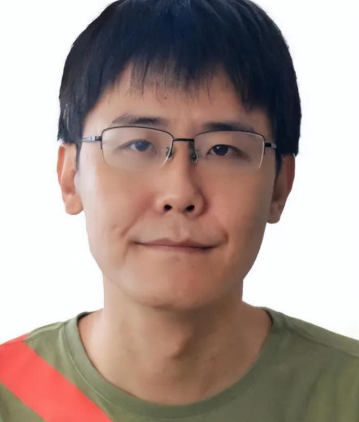 2002年，22岁的清华高材生刘海洋，在动物园将浓硫酸先后泼向五只熊，本以为会遭