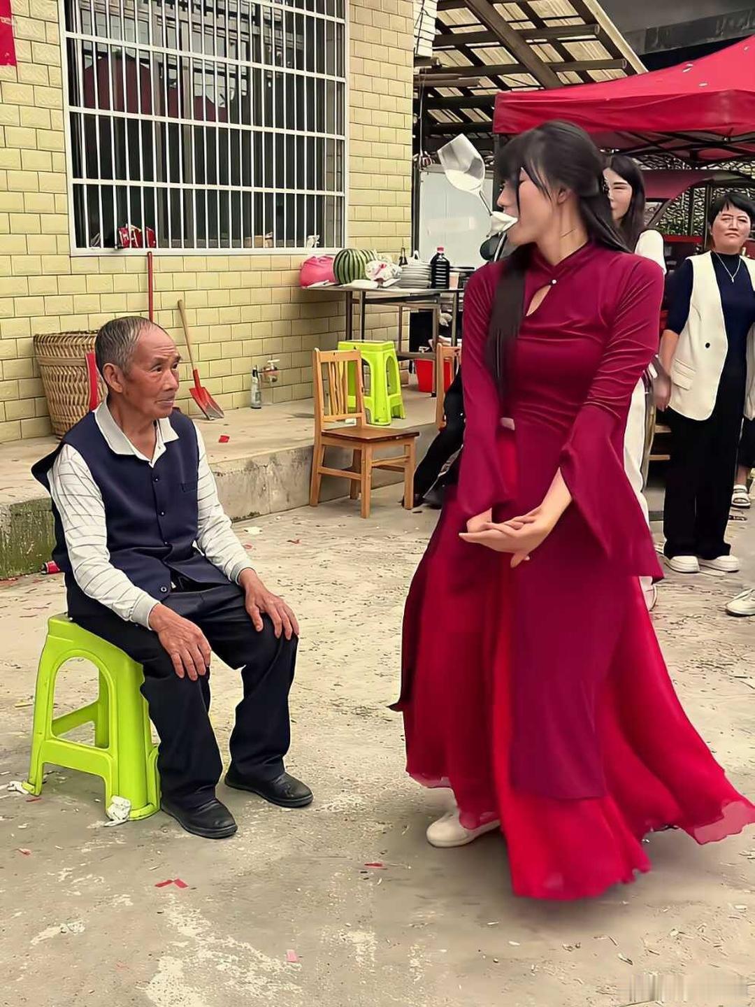 何必难为老人家 