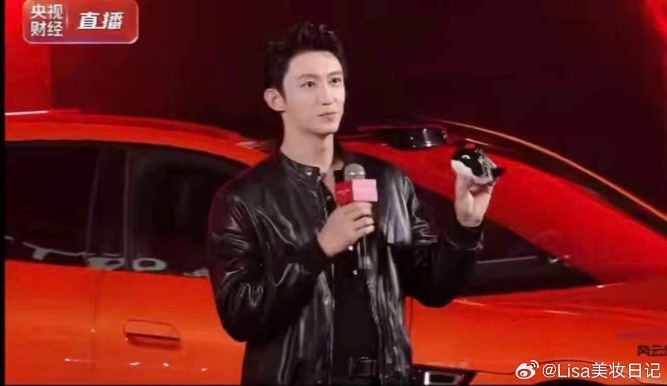 谁又给黄景瑜开美颜了 看到直播后的黄景瑜我沉默了。谁给他开的美颜？小头大眼瘦脸全
