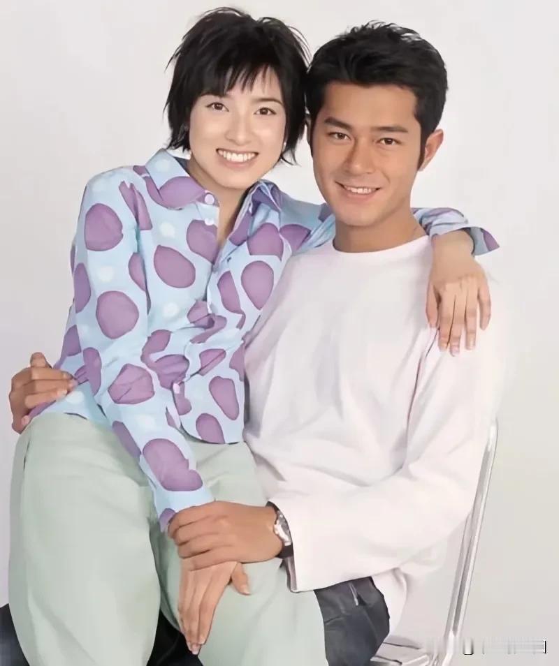 早期古天乐与郑雪儿的合影，俩人cp感也是蛮强的。不少网友说古天乐曾经喜欢过她，其