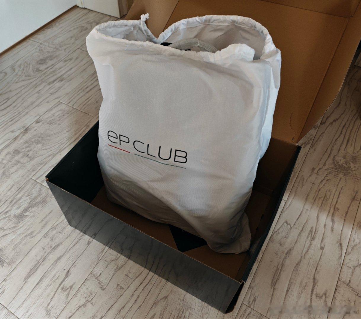 出一个 EP Club 双肩包全新，如图一至图五图六来自博主这个包特别适合男士作