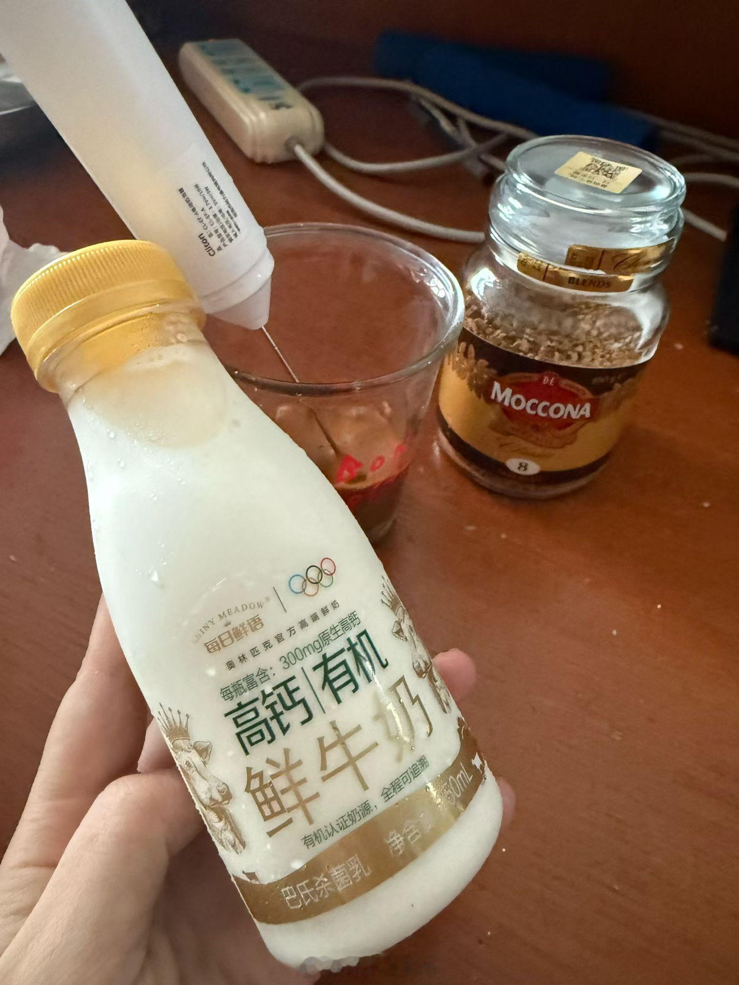 又来了这个奶预售 家里有的先喝 等喝完差不多就给发了[偷笑] ​​​