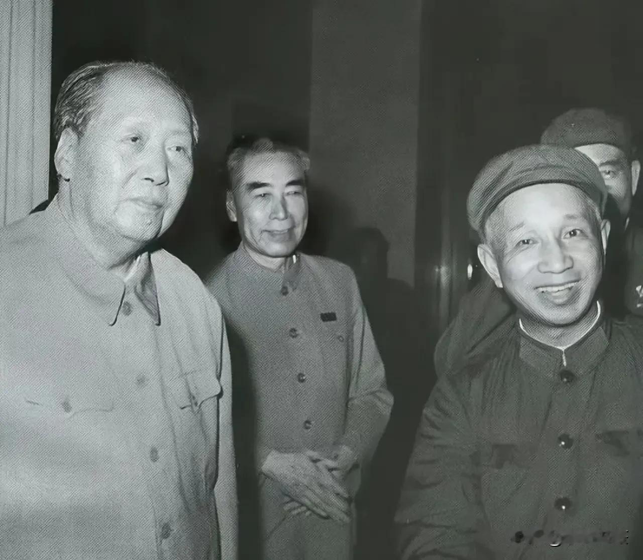 1950年，粟裕出席了七届三中全会，并提出了两项至关重要的建议。首先，他提议将攻