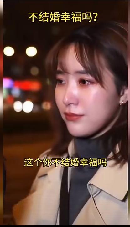 毒鸡汤有多害人？
这个年过30的剩女最有体会了。
她说，受毒鸡汤的影响，觉得女人