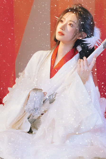 杨雨潼在星辰大海活动里，凭借修身鱼尾礼服和独特的气质脱颖而出，中戏颜选的含金量，