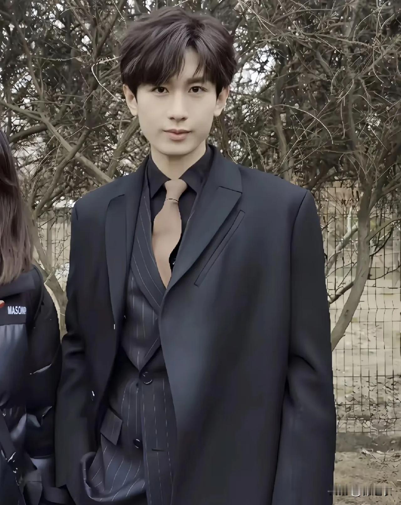 成毅，每一部剧，都是会花几个月的时间做准备，熟读原著以及相关书籍。

如果有打戏