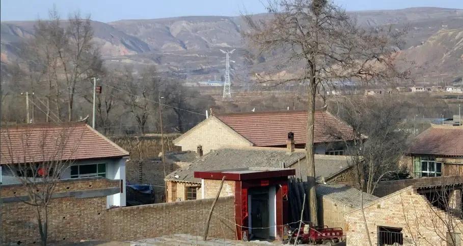 王曼昱连夺两冠后，48小时内官宣两个代言。
品牌动作快得离谱，比赛刚结束，旗舰店