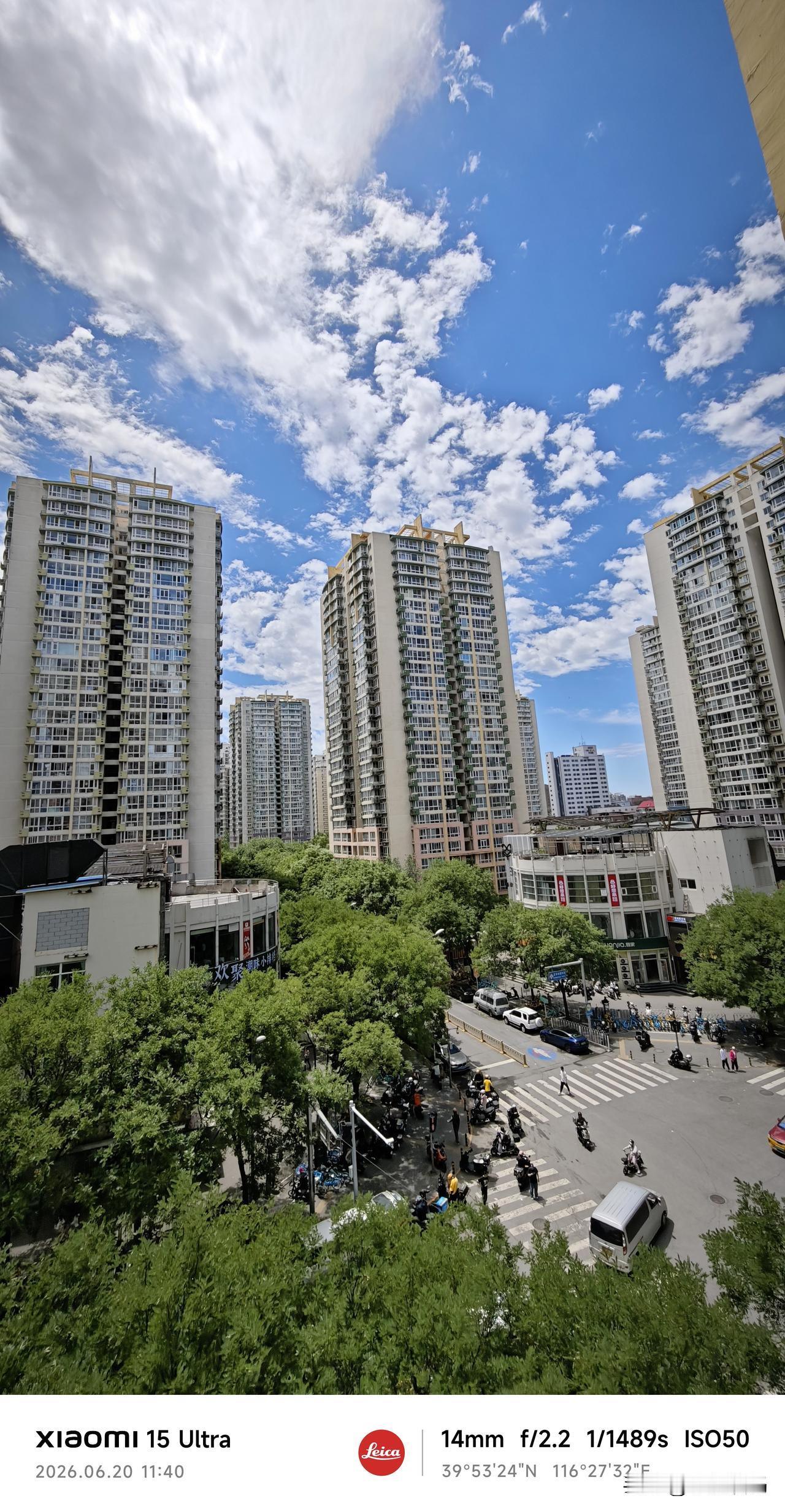 晒一张相册里的风景照今年六月的夏天，北京雨水比往年多，这段时间常常下雨，天气也比