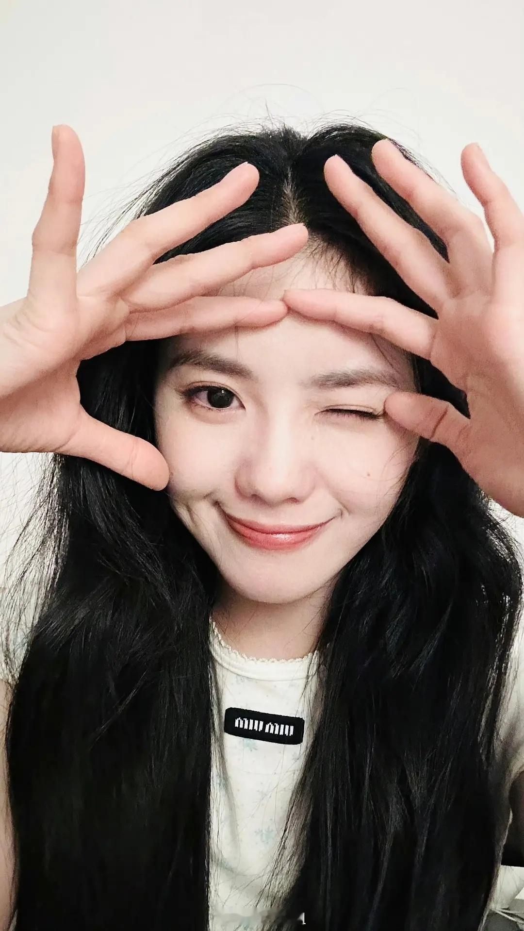 刘浩存营业了，长发忆秦娥 不愧是头像大户 