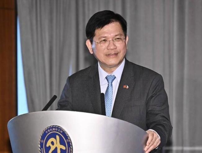 赖清德当局的南海政策突然大转弯。

台湾当局外事部门最新书面报告出来了，报告强调