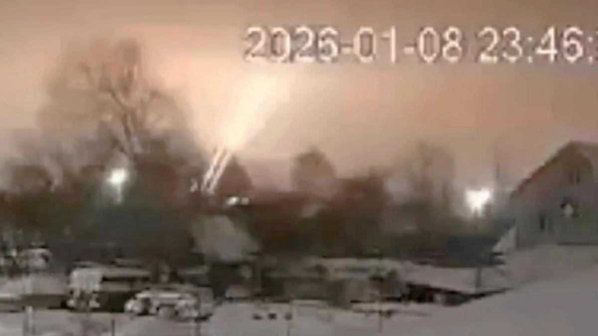 俄军再次使用“榛树”，6道“闪电”撕裂夜空，精准命中目标区域

据俄罗斯国防部在