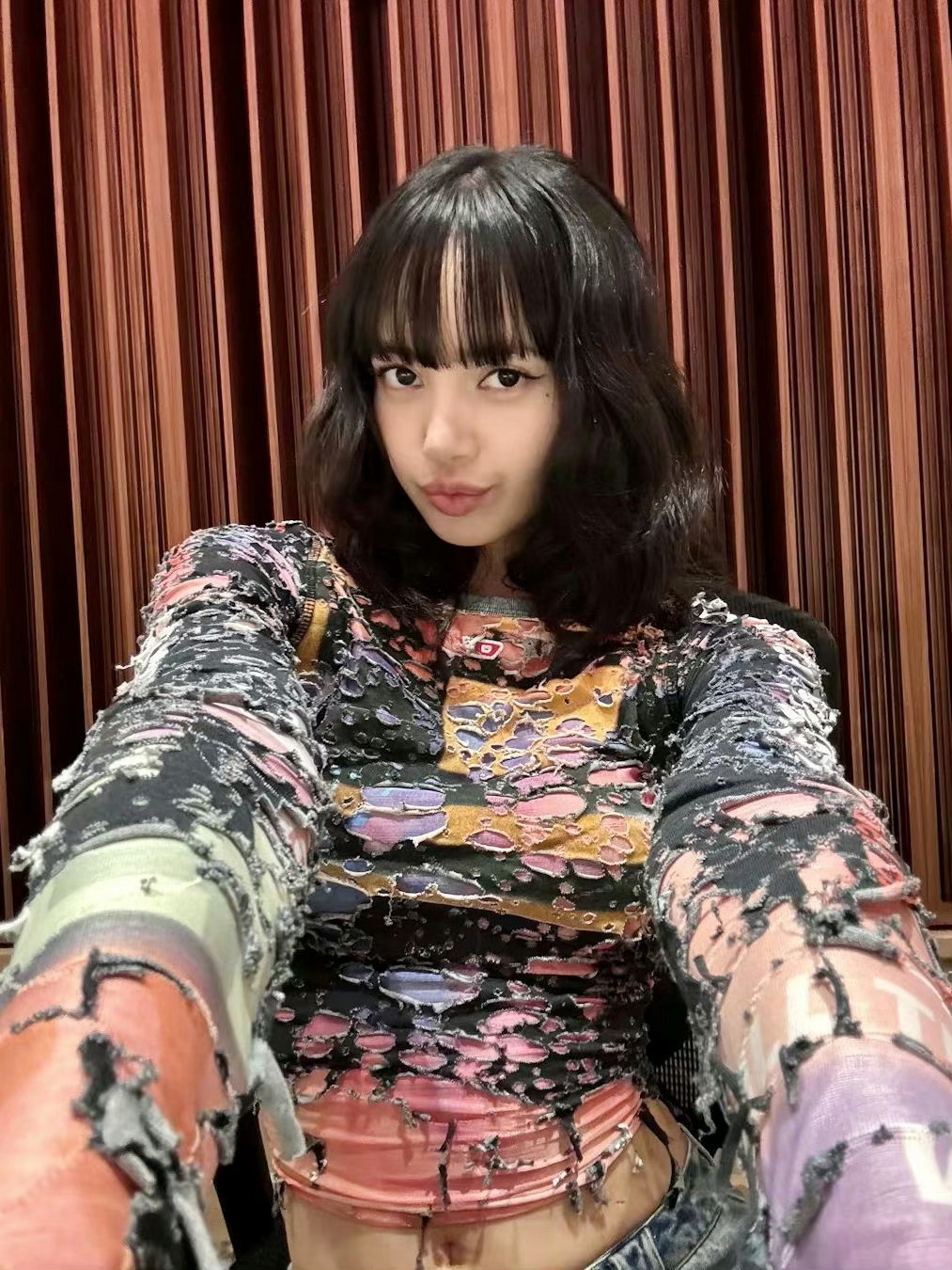 Lisa变回奇刘海发型，好像也没有以前的感觉了 ​​​