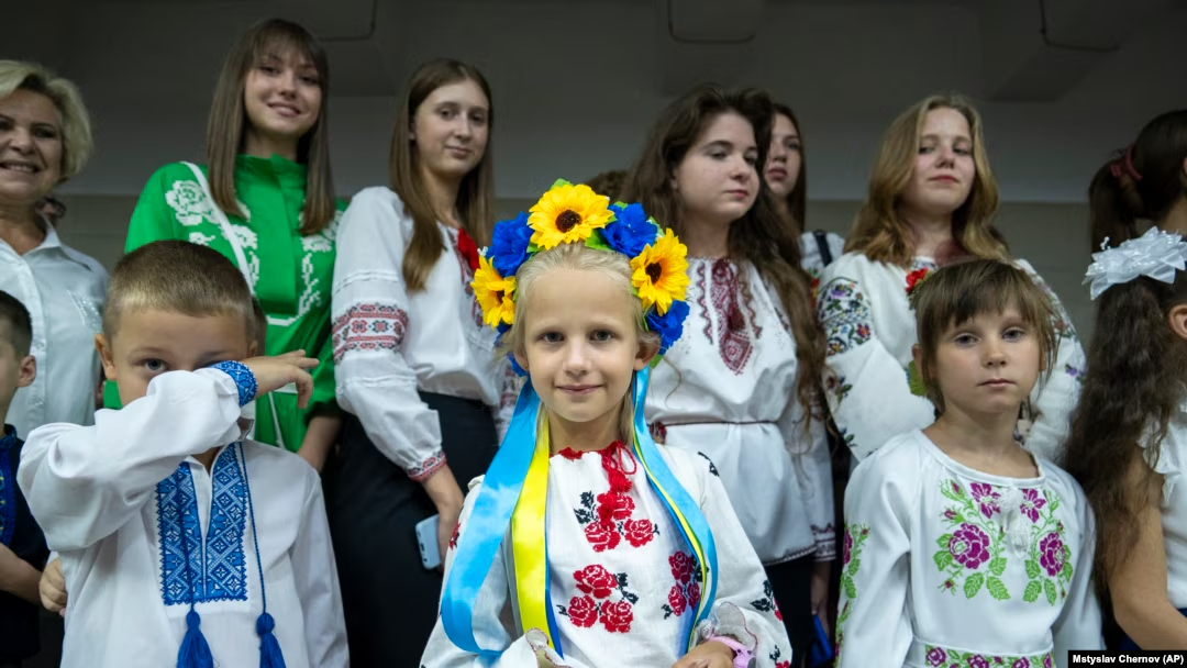 看到一对华人夫妻发视频说收到乌克兰的育儿金，我就此询问Claude乌克兰的生育补