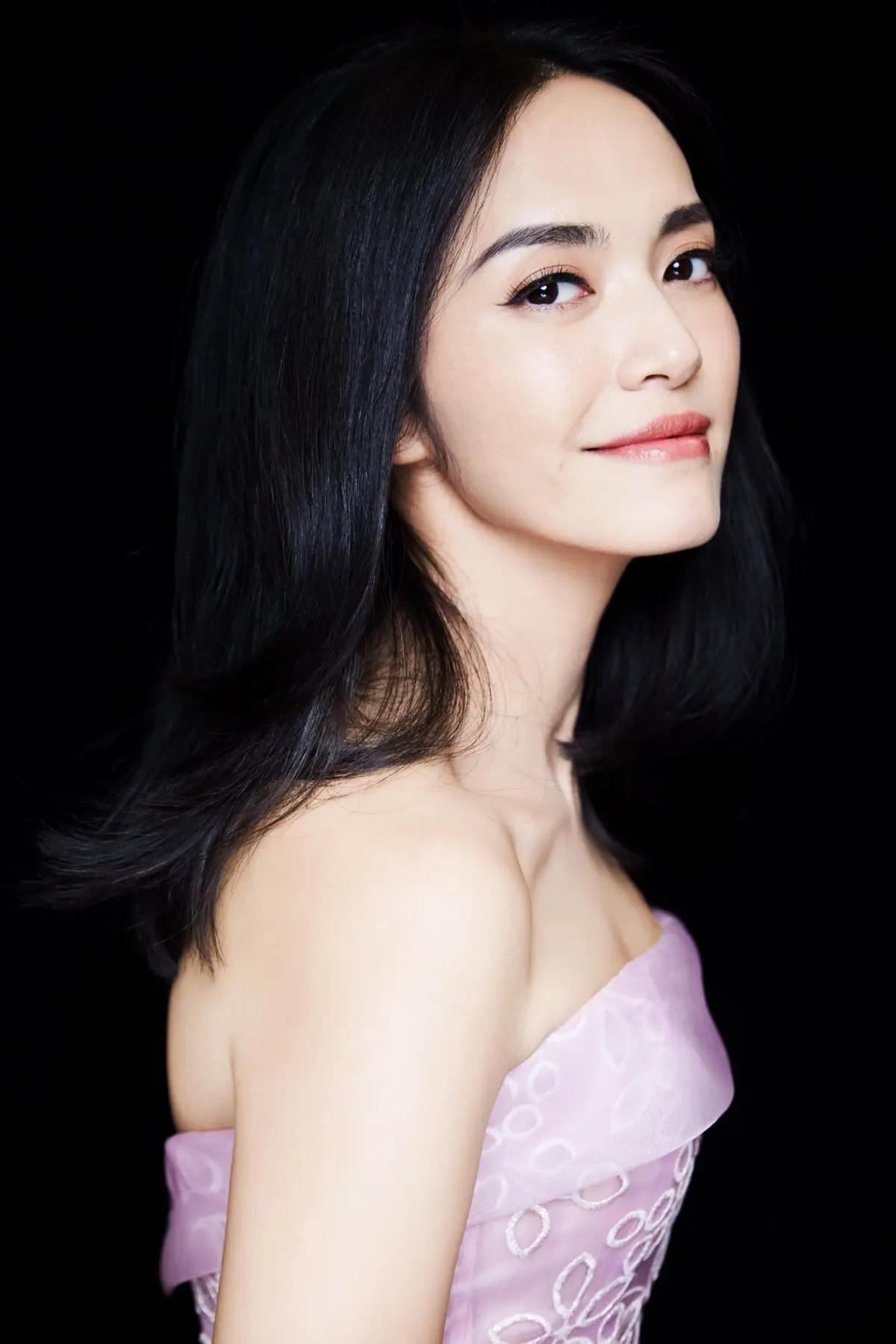 盘点华人女演员演技天花板
[熊猫]姚晨 - 《武林外传》《潜伏》
[熊猫]赵丽颖