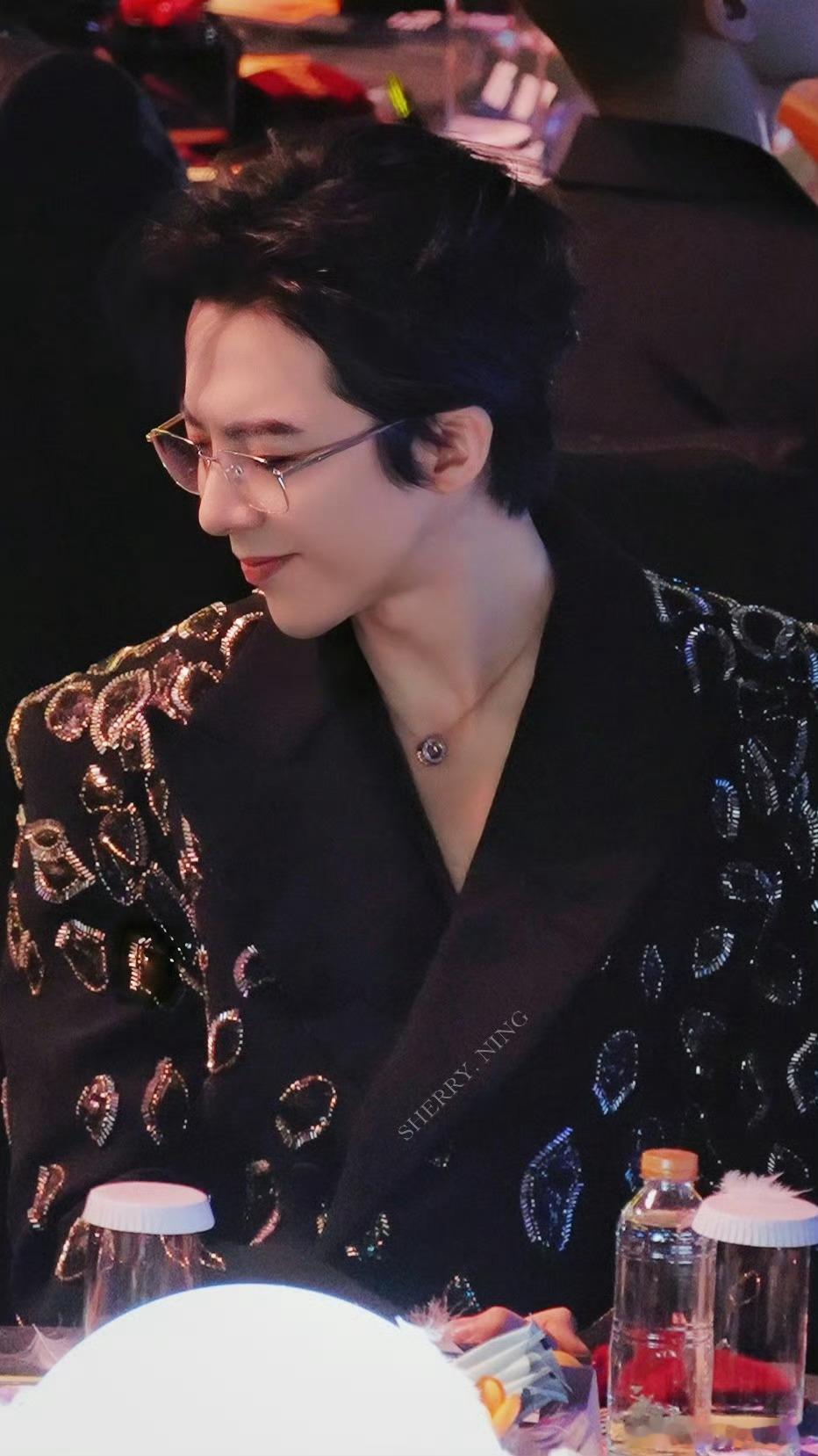 刘宇宁摩登兄弟刘宇宁的2025巡演微博年度星光人物刘宇宁尖叫男演员不然算了吧 喜