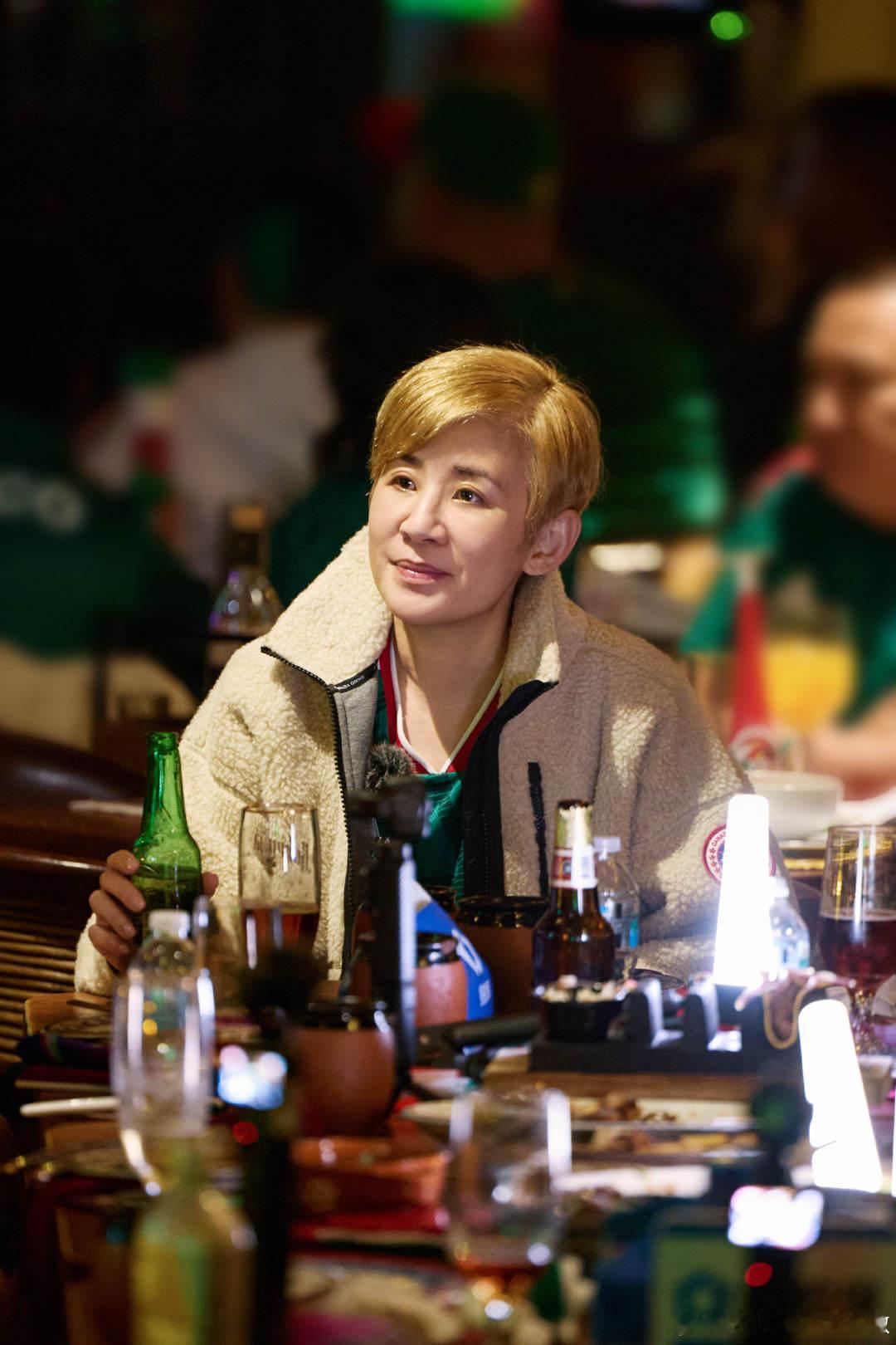 吴君如典型狮子座花儿与少年 很难不爱吴君如这种狮子座，不管是玩梗还是走心聊天都很