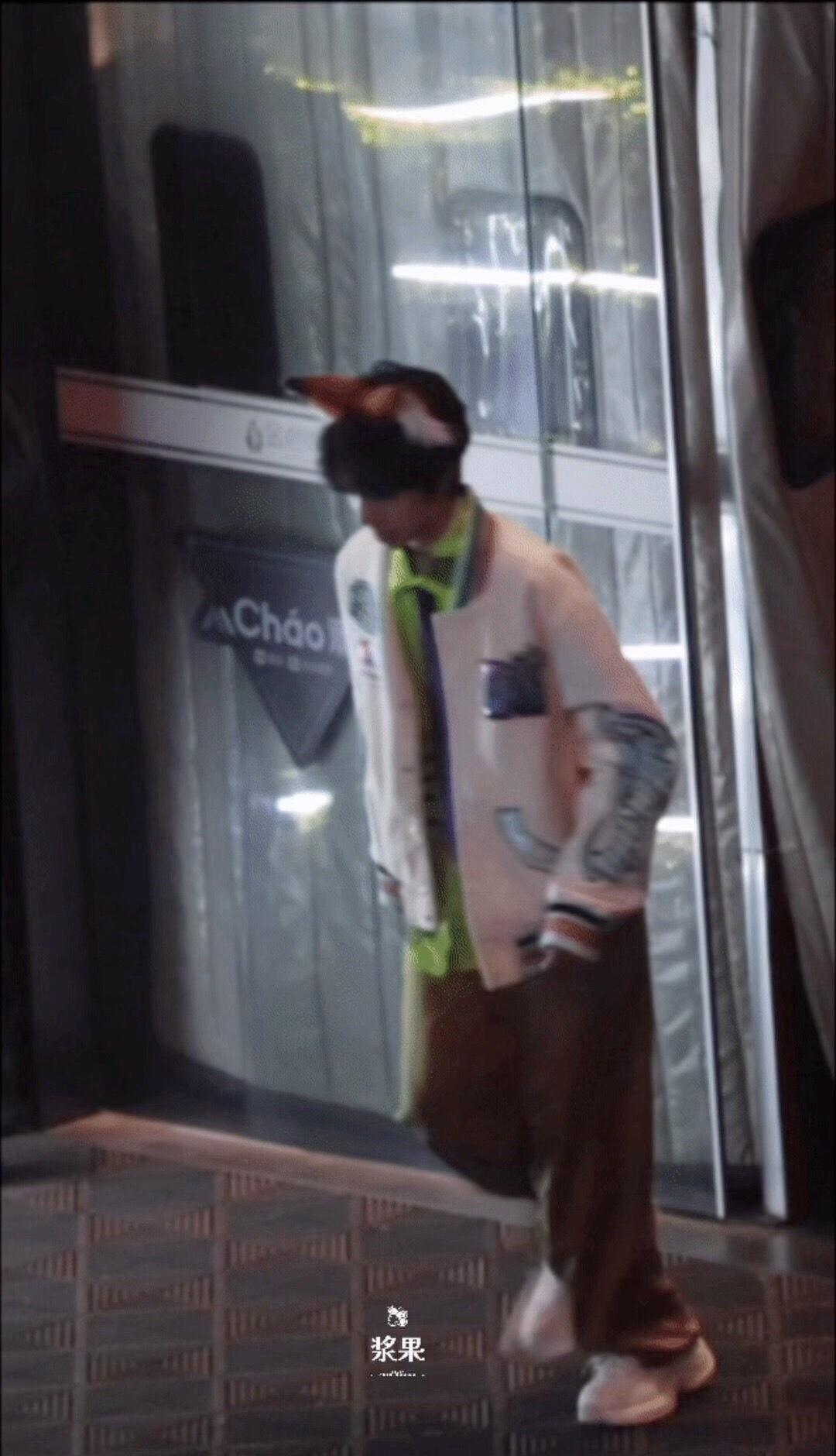 陈浚铭陈浚铭TF家族 闪光时刻特别舞台欢迎了解陈浚铭，突围报八中八，从早到晚专心