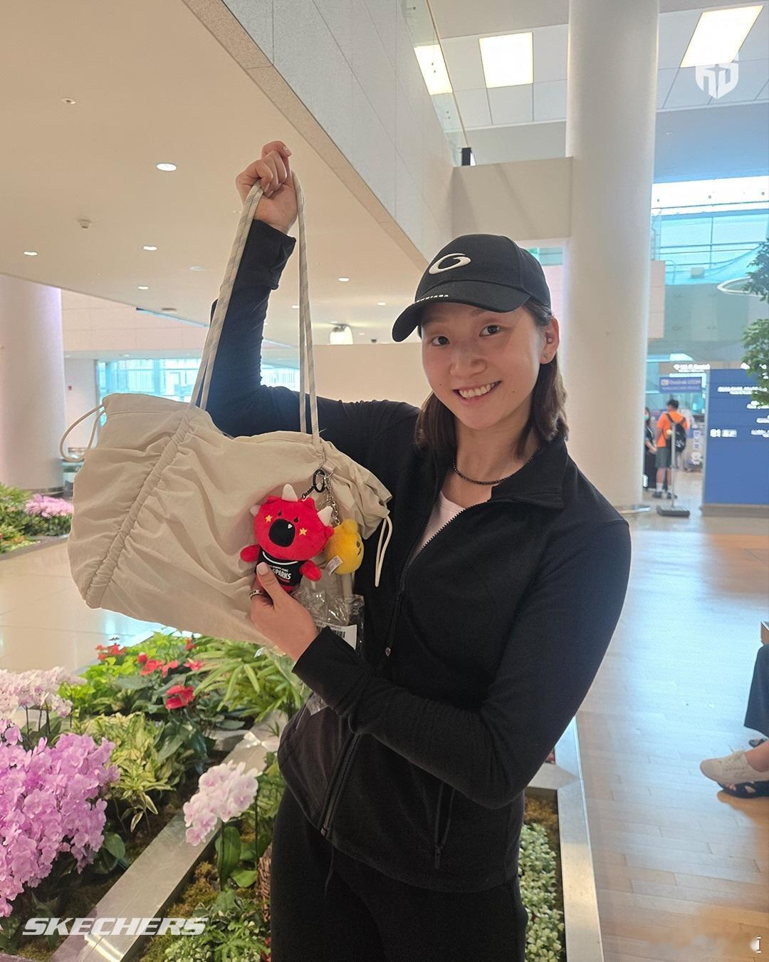 国际排坛动态韩国女排仲慧已经抵达韩国，正官庄俱乐部：欢迎欢迎，热烈欢迎！ 见证仲