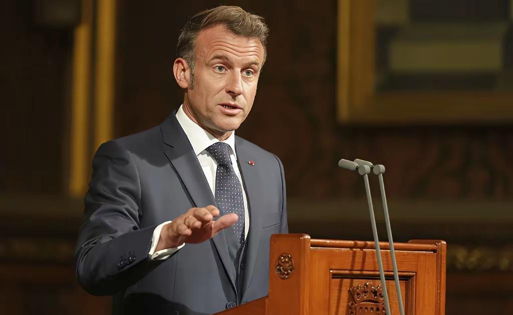 ​法国刚刚经过的这场动乱让人感到惊恐万分，这释放出一个信号，法国民众对现总统马克