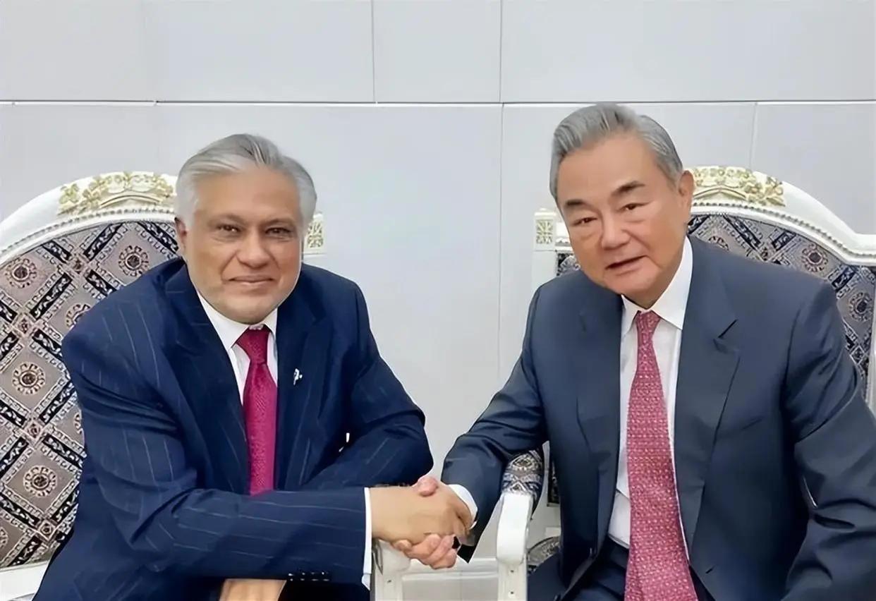 巴基斯坦找美国借钱，中巴关系要凉？别急着下结论，这步棋，对中巴都好。
 
今年7