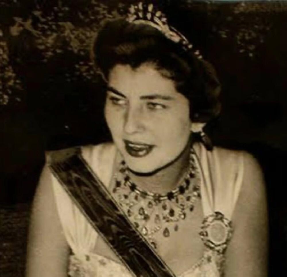 1958年，伊朗王后索拉娅因无法生育与国王巴列维正式离婚，为了排解苦闷，她天天购