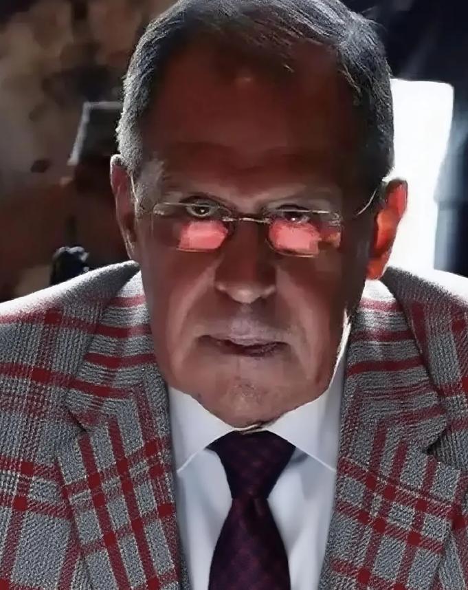 俄罗斯打乌克兰，美国光明正大地给乌克兰送武器。现在美国打伊朗，俄罗斯也开始光明正