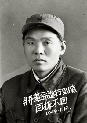 17岁弃身报国！横跨四大战争的山东老兵，戎马半生从未卸甲
 
吴殿池，山东单县籍