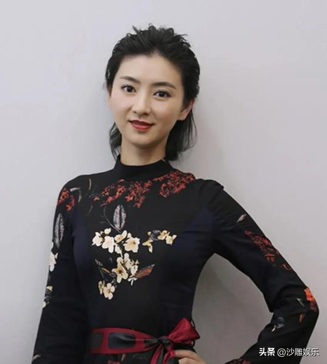 眉姐姐斓曦，激动发文！

3月31日一大早，“眉姐姐”斓曦突然在社交平台更博，竟